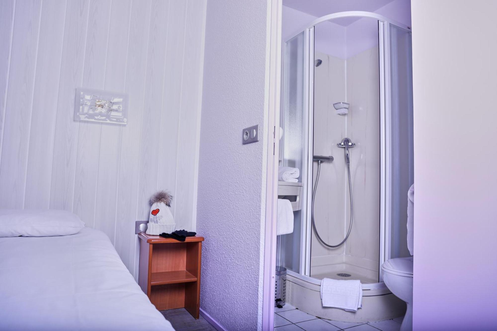 Brit Hotel Шамбери Екстериор снимка