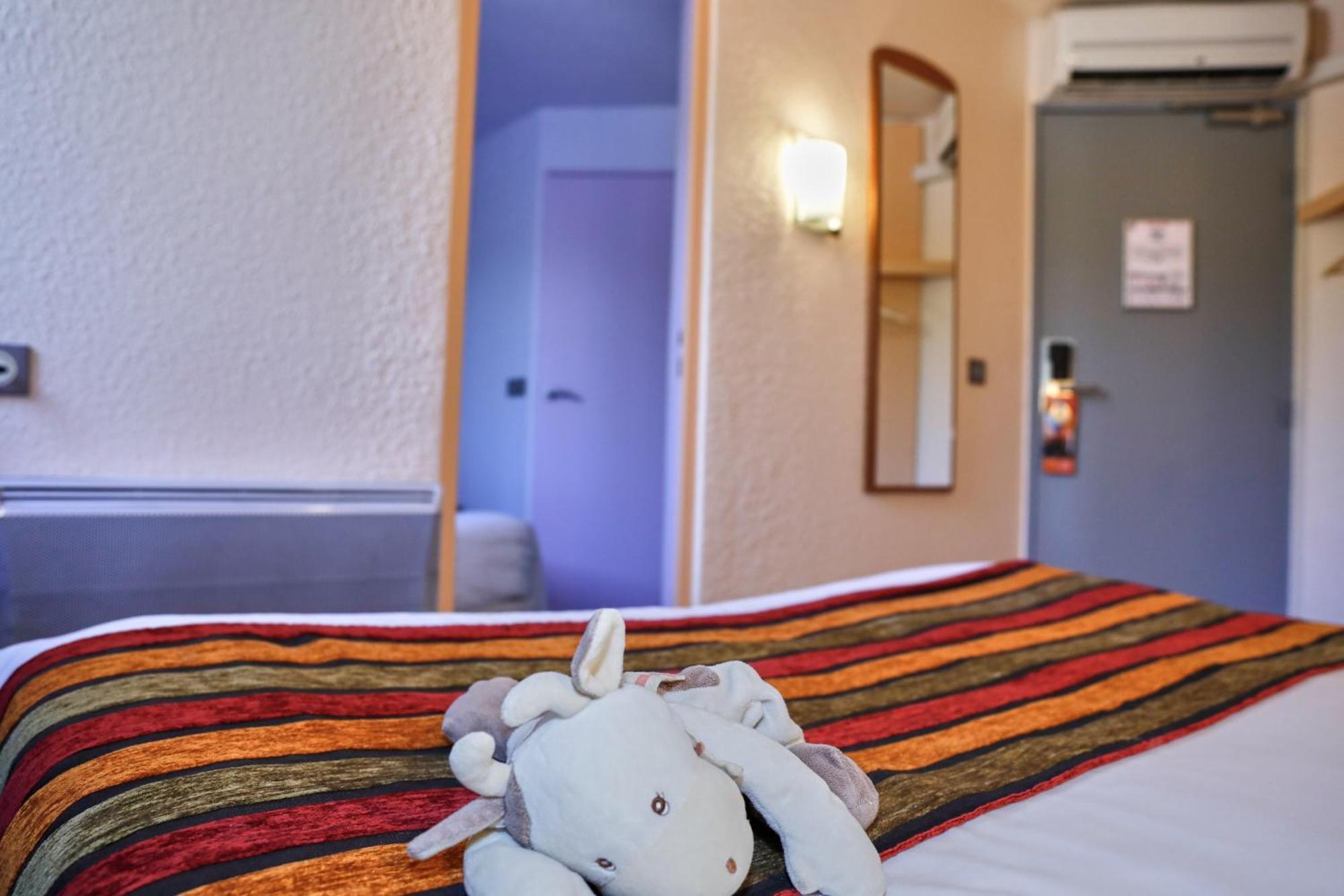 Brit Hotel Шамбери Екстериор снимка