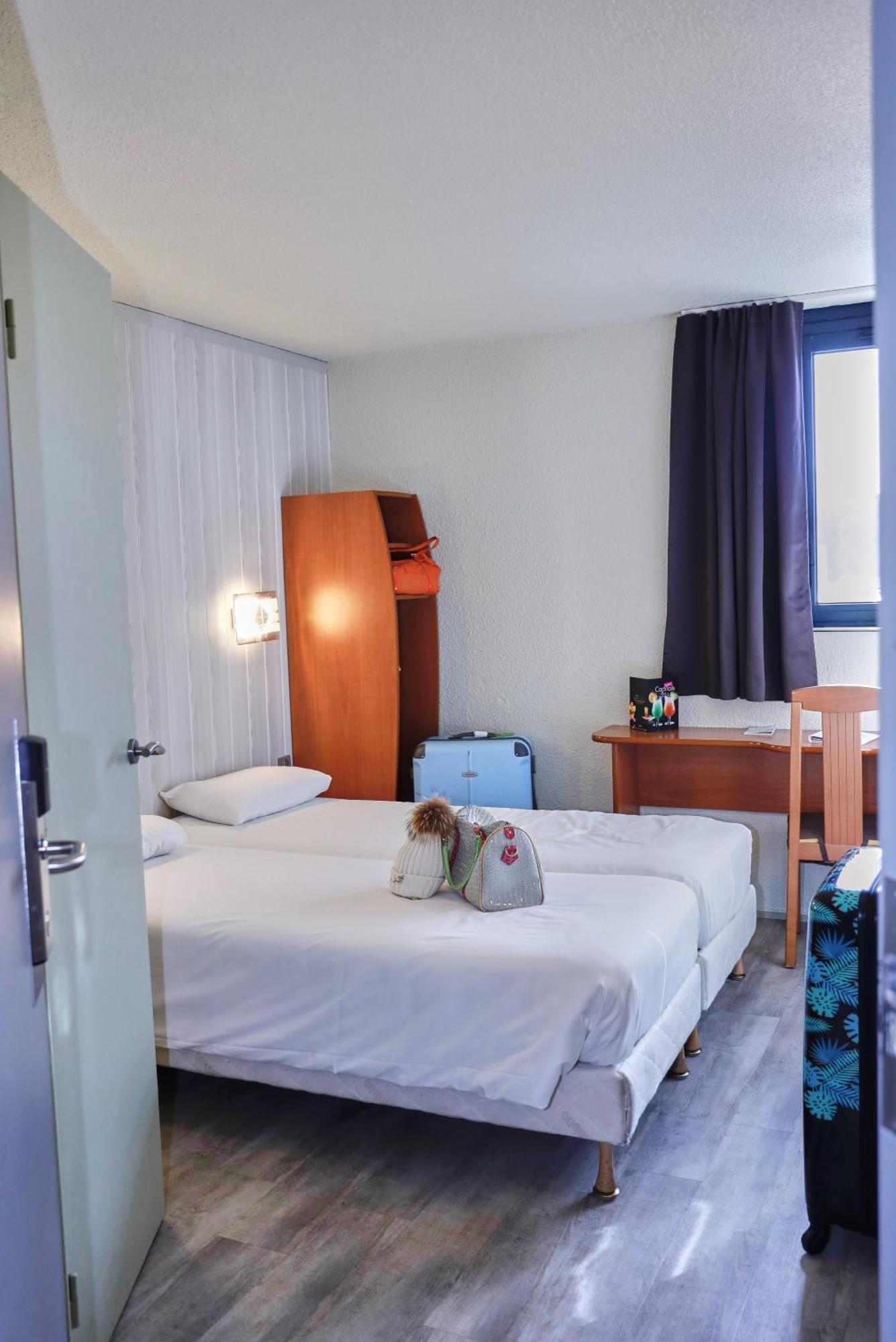 Brit Hotel Шамбери Екстериор снимка