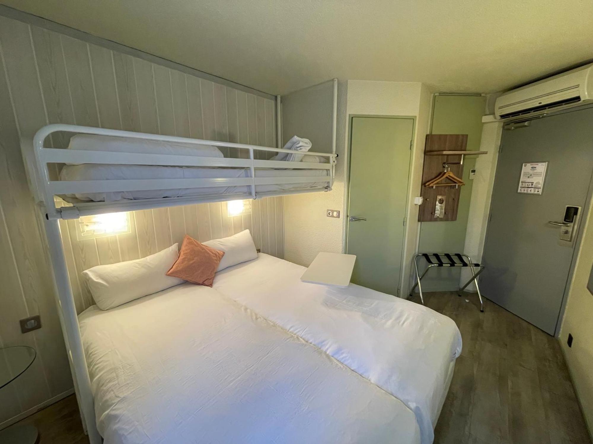 Brit Hotel Шамбери Екстериор снимка