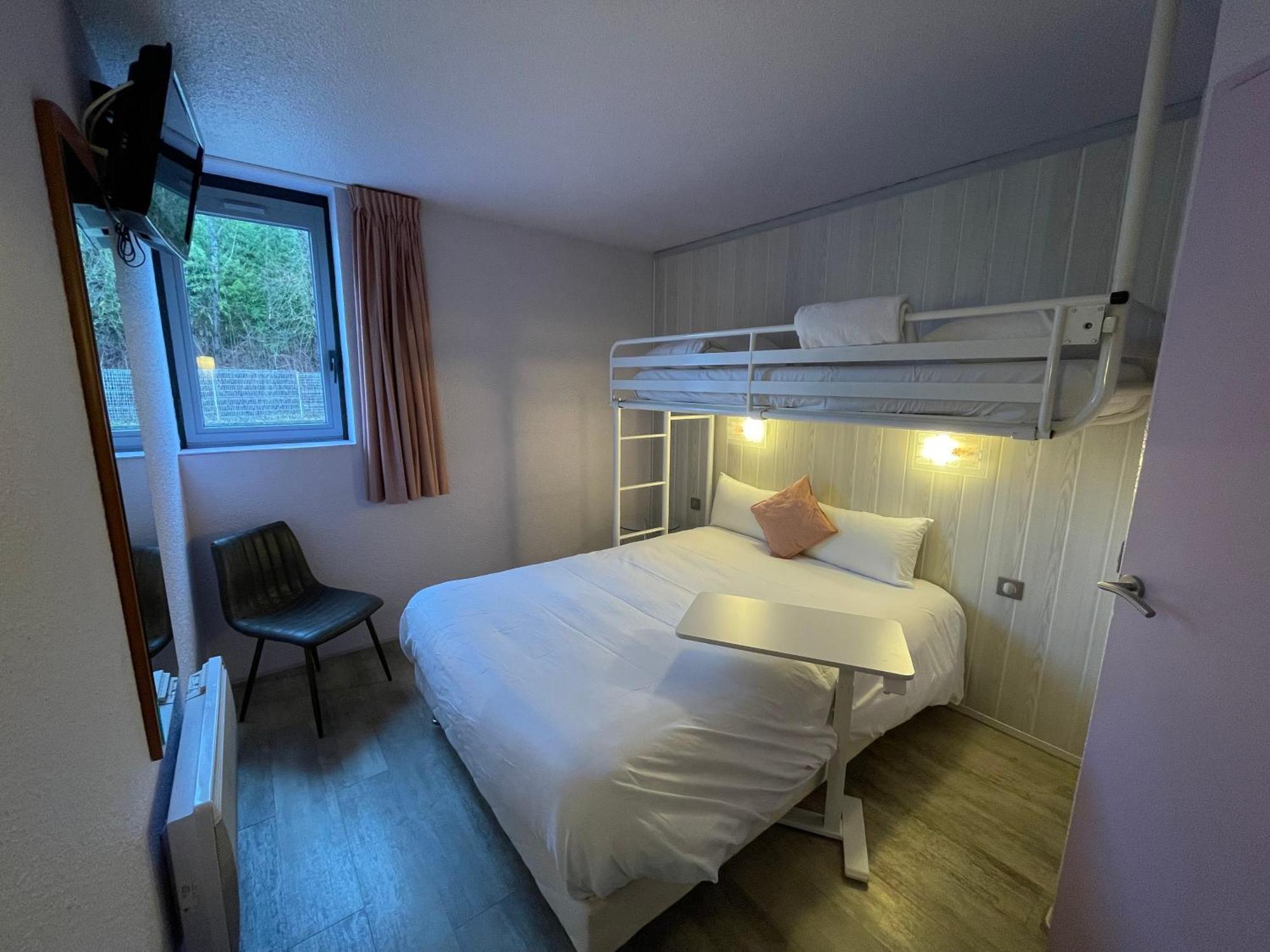 Brit Hotel Шамбери Екстериор снимка