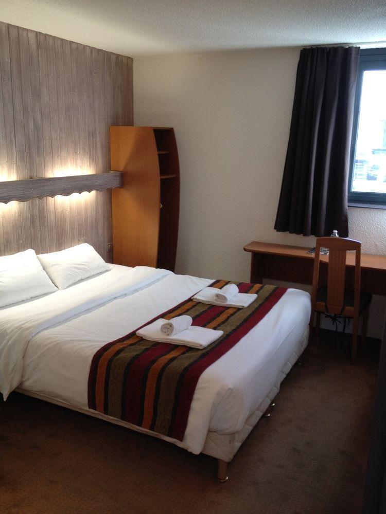 Brit Hotel Шамбери Екстериор снимка