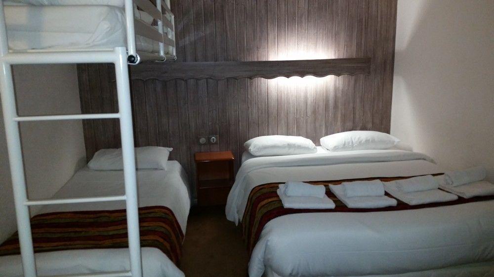 Brit Hotel Шамбери Екстериор снимка